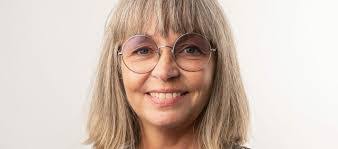 Helena Lind's Instagram, Twitter & Facebook