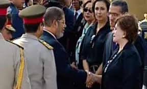 الحالة الصحية للسيدة جيهان السادات. Ø¬ÙŠÙ‡Ø§Ù† Ø§Ù„Ø³Ø§Ø¯Ø§Øª Ø¨Ø¹Ø¯ Ù…Ù†Ø­ Ø²ÙˆØ¬Ù‡Ø§ Ù‚Ù„Ø§Ø¯Ø© Ø§Ù„Ù†ÙŠÙ„ ÙˆÙˆØ³Ø§Ù… Ù†Ø¬Ù…Ø© Ø§Ù„Ø´Ø±Ù Ù„Ø§ ÙŠØµØ­ Ø¥Ù„Ø§ Ø§Ù„ØµØ­ÙŠØ­ Ø¯Ù†ÙŠØ§ Ø§Ù„ÙˆØ·Ù†
