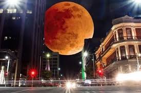 Kumpulan foto supermoon gambar bulan purnama pic bulan raksasa bulan purnama terlihat sangat besar dan paling terang. Indahnya 19 Foto Penampakan Super Blue Blood Moon Di Berbagai Negara