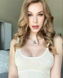 Crystal Thayer's Instagram, Twitter & Facebook