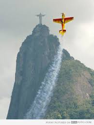Look Alike Plane And Jesus Christ Statue In Rio Perfectly Timed Photos Perfect Timed Pictures Time Pictures