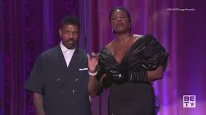 #deoncole praises the "vintage women" in the audience at the  #naacpimageawards #naacpimageawards2024