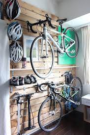 ロードバイク3台 diyで室内に収納スペースをつくりました 自転車 壁掛け 自転車 室内 玄関 壁面収納