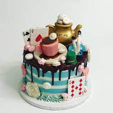 Recipe this cake was strawberry with an amazing chuncky white chocolate icing. Pin On Cakes By Angelino Cakes