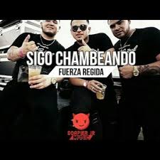 Hay bastante pero aquí sigo chambeando los billetes me están dando bubba kush estoy sembrando y las pacas estoy sacando carros nuevos manejando cada año estoy comprando un mercedes 5−50 ropa de marca bien puesta (y pura fuerza regida, otro pedo) un accidente que cambió a mi vida. Sigo Chambeando Lyrics And Music By Fuerza Regida Arranged By Cecyy