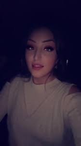 Sara Bogle's Instagram, Twitter & Facebook