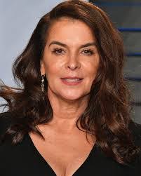 Gloria Trillo's Instagram, Twitter & Facebook