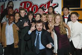 El músico estadounidense kevin clark, famoso por interpretar al baterista freddy jones alias spazzy mcgee en la película de comedia 'escuela de rock', falleció este miércoles a los 32 años en chicago. School Of Rock Cast Reunion For 15 Year Anniversary Popsugar Entertainment Uk