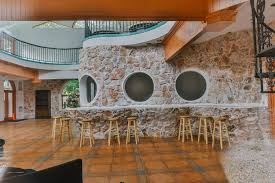 For hostetler, downsizing from kessler to the 80th street ranch house must have been hard. Airbnb S Ugliest Listing Dolphin House The Kessler Place In Indianapolis
