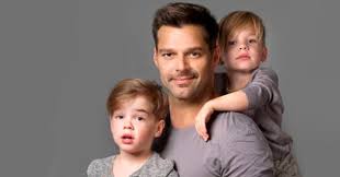 A post shared by rebecca de alba (@dealbarebecca) estaba esperando un hijo de ricky martin desde que comenzó su relación con ricky martin en 1994 hubo rumores sobre su orientación sexual. Index Of Media Fotos Noticias Ricky Martin