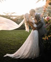 Check spelling or type a new query. We Seriously Want To Steal This Bride S Amazing Style Bride Groom Photos Wedding Picture Poses Wedding Photography Bride
