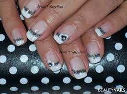 Um die güte zu beurteilen, braucht es einige hinweise, um eine sichere äußerung zu machen. Gelnagel Schwarz Weiss One Stroke Nageldesign