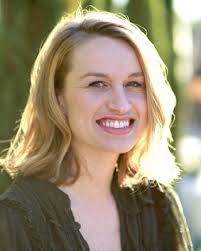 Sarah Buck's Instagram, Twitter & Facebook