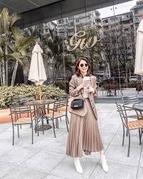 Untuk menutupi perut buncit anda, gunakanlah baju berwarna gelap seperti yang dapat dilihat pada gambar. Ootd Blazer Wanita Ala Korea Style Untuk Menutupi Perut Buncit Womantalk Com Line Today