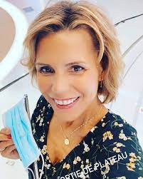 Explore tweets of laura tenoudji @lauratenoudji on twitter. The Dress With A Fresh And Feminine Floral Print Of Laura Tenoudji On The Account Instagram Of Lauratenoudji Spotern