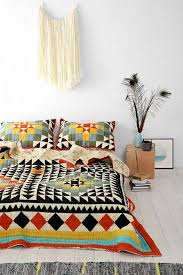 9 Rooms Mastering The Mix Of Modern Design Colorful Quilts Home Decor Decor Bedroom Decor