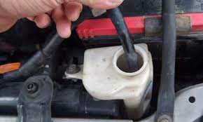 Ia dilakukan dengan cara ini: Life Begins At Forty Diy Tukar Bahan Pendingin Coolant Radiator Kereta