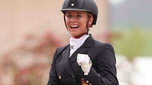 Franz joseph bb (* 2013), dunkelbrauner hannoveraner wallach, vater: Dressur Reiten Jessica Von Bredow Werndl Besiegt Isabell Werth Auch In Kur