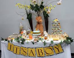 Jungle theme baby shower cakes make a wonderful centerpiece. Jungle Baby Shower Theme