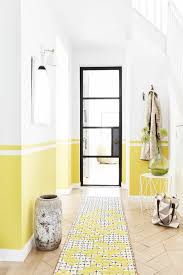 Jan 13, 2021 · découvrez 14 idées pour aménager un couloir à la fois design, tendance, mais aussi fonctionnel, en choisissant les bons meubles et les bons accessoires. Deco Couloir Etroit Idees Pour Valoriser Le Petit Espace