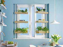 Diese einfache bauanleitung für ein holzregal hilft dir ein einfaches holzregal aus paletten oder holzresten zu diese habe ich entfernt und dann wurde in einem kleinen nachmittagsprojekt in den osterferien ein passendes regal für die vielen gewürze gebaut, die hier. Krautergarten Zu Hause Kleines Regal Zum Selber Bauen