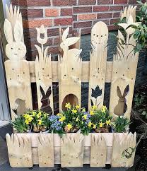 Here We Have A Thought Provoking Designing Of The Planter For You The Delicate Designing Of This Pallet Craf Ostern Basteln Holz Holzprojekte Diy Palettenholz