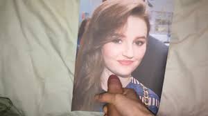 Kaitlyn Dever Tribute 2: Gay Man Porn