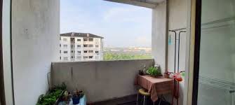 Although this should be a very popular residential development that is in high demand, circumstances have instead forced residents to put up with a number of intolerable matters; Apartment House For Sale Level 10 Puchong Intan Apartment Puchong