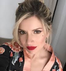 Laurita fernández anunció en la red que se separó de nicolás cabré hace un mes, a principios de abril. Laurita Fernandez Y Un Descuido Ultra Hot Que Enloquecio A Sus Seguidores Noticias De Buenos Aires