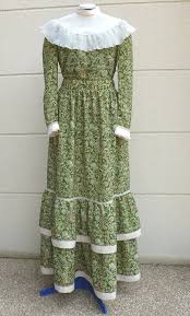 Robe 1900 deguisement,robe de mariee sans dentelle,robe longue en laine,chemise de nuit coton manches courtes,quelle robe femme ronde,robe de mariée avec diamant. Costume Robe 1900 Taille 44 Deguisement Femme V21055 Atelier Mascarade