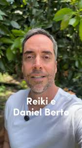 Como o Reiki entrou na minha vida!, Uma pergunta recorrente que recebo é:  “Como o Reiki entrou na sua vida?” E hoje, estou aqui para compartilhar  essa história com vocês., Em 2006, conheci o Reiki, e ...