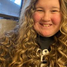 Mobile groomer for 3 dogs near Lake Asbury?