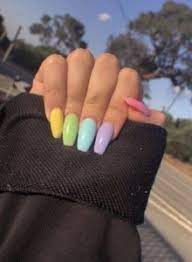 Hermoso diseño de uñas acrílicas de colores. Unas Acrilicas Todo Lo Que Necesitas Saber Manicura Online