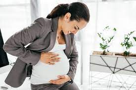 Baik pada wanita biasa maupun yang sedang hamil, nyeri dada sebelah kiri di bawah payudara cukup sering dialami. Tulang Rusuk Terasa Nyeri Saat Hamil Ini Yang Perlu Dilakukan Alodokter