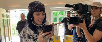 The world's a little blurry highlights many of the personal aspects of billie eilish's young life. Y3mochgqixr9em