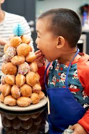 Ada banyak resep membuat donat baik menggunakan kentang atau tidak. Donut Tree How To Make A Donut Cake Tower The Worktop
