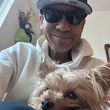 I wanted a snack and so did my cat who got hungry eyes 👀 #single  #singlelife *new IG Stories 🥳