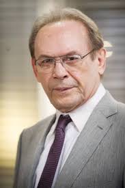 Amor à vida': Gina se apaixona por Herbert, o beija, mas o médico pode ser  seu pai