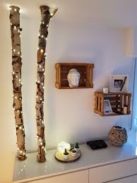 Birkenstamm Diy Birkenstamm Mit Led Lichterkette Und Weinkisten Als Regale Diy Wohnzimmer The Post Birkenstamm Diy A Birkenstamm Dekoration Birkenstamm Deko