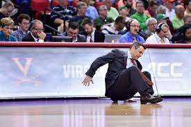 Tony bennett uva basketball coach. Virginia Coach Tony Bennett Collapses Then Returns Nytimes Com