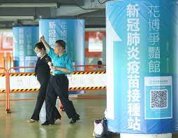 2021年8月1日 下午8:40 · 1 分鐘 (閱讀時間) 國內現有的az疫苗將在第四輪打完，而第五輪即將開打，指揮中心預計提供56.7萬劑莫德納，優先給1到3類. Bonyywu3ubyv6m