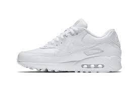 Unas zapatillas de diseño híbrido que fusiona su tecnología de cámaras de aire con la espuma react en la entresuela. Zapatillas Nike Air Max 90 Ltr Blancas Foot On Mars