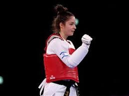 סמברג ושייפר נכנסים לנעליי הבייסבול של חוזה קנסאקו ומארק מקגווייר ובמשך חצי שעה שרים ומראפרפים על תהילה, אהבה, תופעות הלוואי של שימוש בסטרואדים, בית הפנקייק, שרשרות צדפים ועוד מלא דברים מהניינטיז. Xsomm Solgyv M