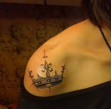 Kadin Omuz Tac Dovmesi Woman Shoulder Crown Tattoo Dovmeli Kadin Dovme Dovme Kadin