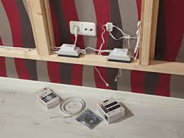 Das band ist auf einer seite selbstklebend und wird am profil verklebt. Tv Wand Mit Led Beleuchtung Selber Bauen Selbermachen De