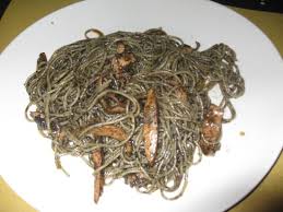 Mettere in una casseruola l'olio, il trito di aglio e cipolla, far soffriggere e aggiungere le seppie. Spaghetti Con Seppie Alla Veneziana Bild Von Trattoria Alla Fontana Venedig Tripadvisor