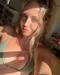 Jeri Bruns's Instagram, Twitter & Facebook