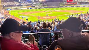 WWII veterans attend World Series thanks to Brewers' Christian Yelich