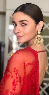 Alia Bhatt In Red Saree Vastraqueen Alia bhatt at akash ambani & shloka mehta engagement party in antalia in mumbai on 28th june 2018. alia bhatt in red saree vastraqueen