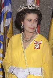Queen Elizabeth Ii Wearing A Yellow Gown 1976 Photo By Hulton Archive Getty Images Elizabeth Queen Of England Queen Elizabeth Her Majesty The Queen